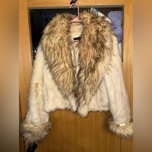 VNT Donna Salyers Fabulous Furs Cream Faux Fur Coat Size Medium